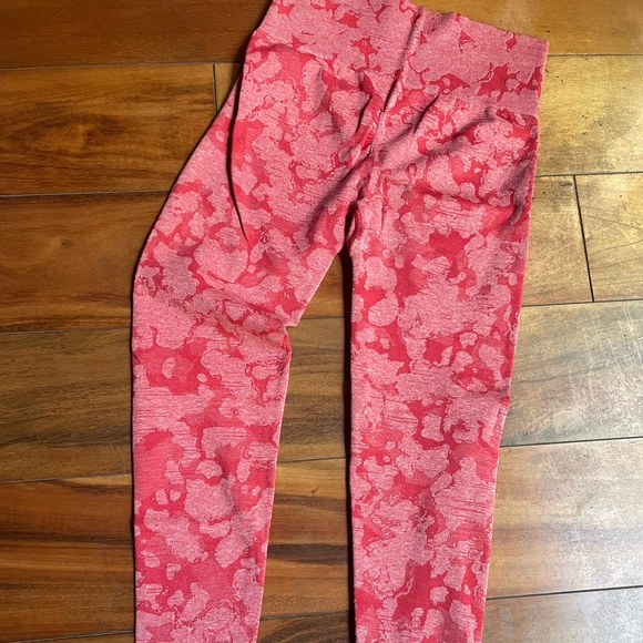 Gymshark Adapt Seamless Red Camo Leggings - Picture 4 of 4